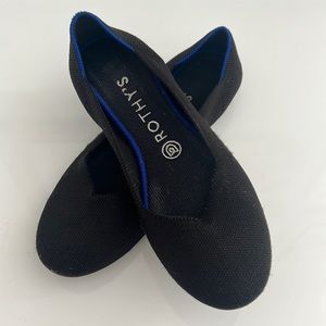 Black Rothy’s Round Toe Flats